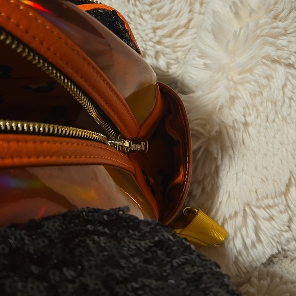 2023 DISNEY PARKS LOUNGEFLY MINNIE MOUSE SEQUIN HALLOWEEN MINI BACKPACK Used - Picture 5 of 8